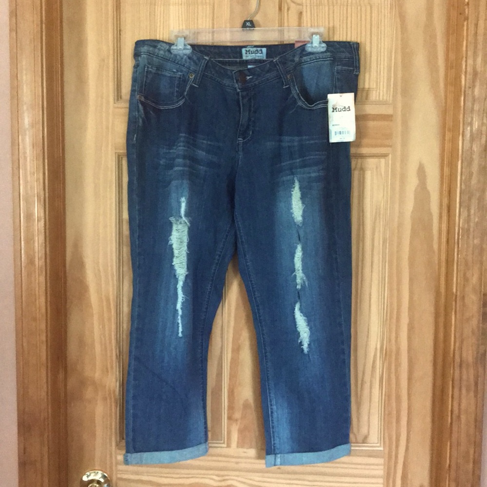 Mudd Junior’s Distressed Cuffed Capri’s